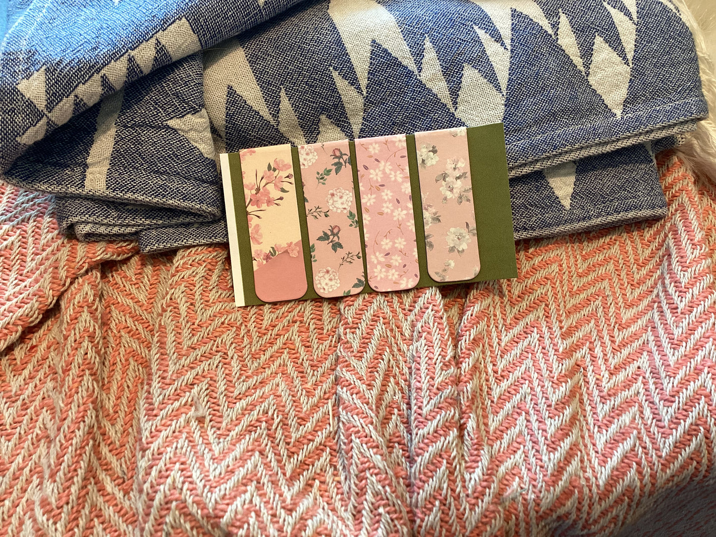 Magnetic Floral Bookmark Set