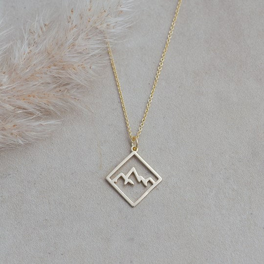 Ridge Necklace